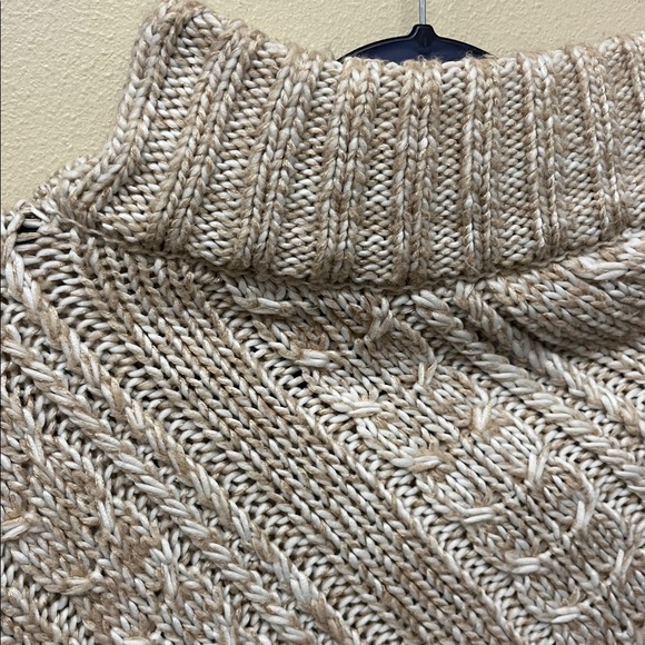 Time & True Sweater Poncho SzOS NWOT - Picture 3 of 4